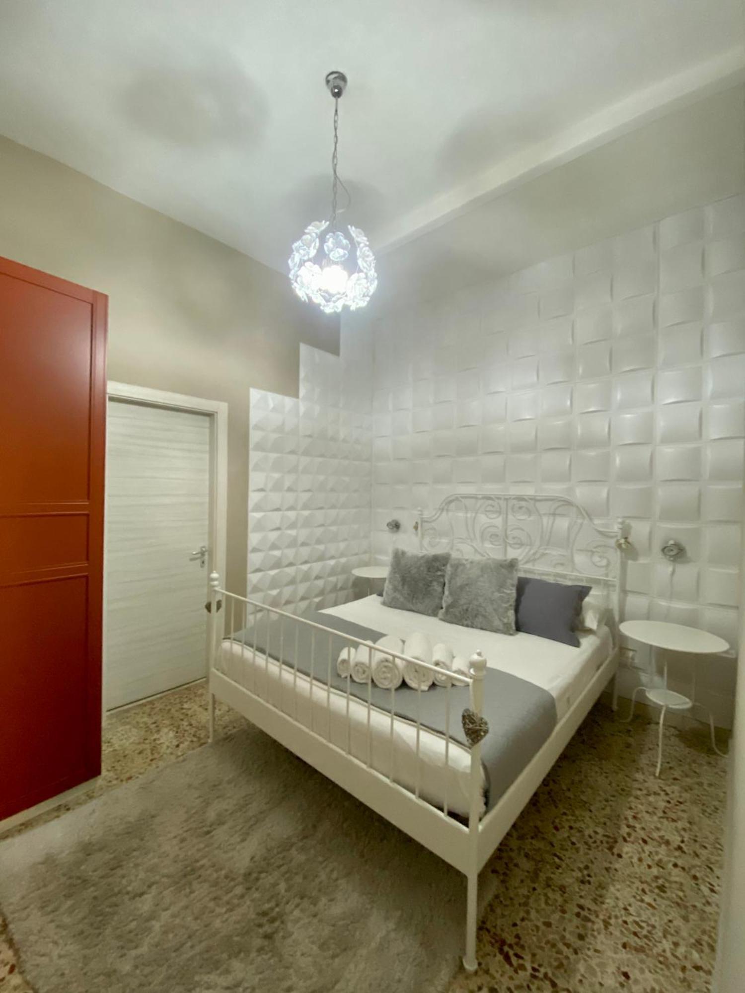 Апартаменты Delizia House Ortigia,Centro Citta, Vicino Al Mare Сиракузы Экстерьер фото